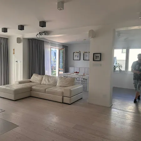 Dom Antonina Villa *